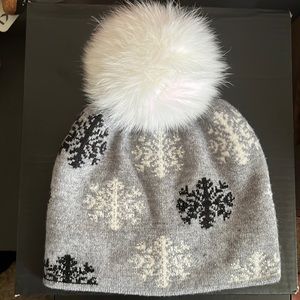 Mitchie’s Fox Fur Pom